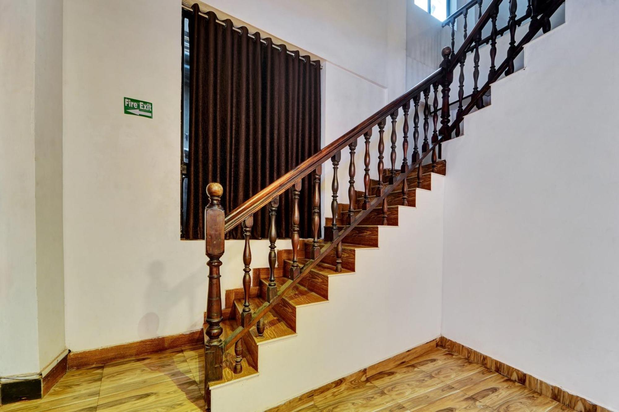 Super Collection O Calvathy Road Near Fort Kochi Exterior foto